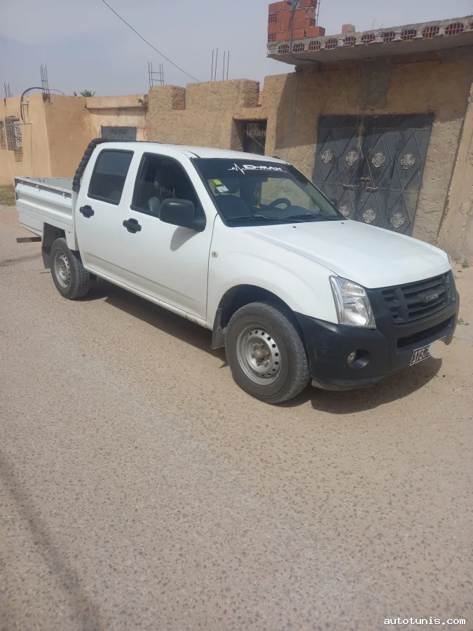 Isuzu d-max 4 porte tres Bonn etat