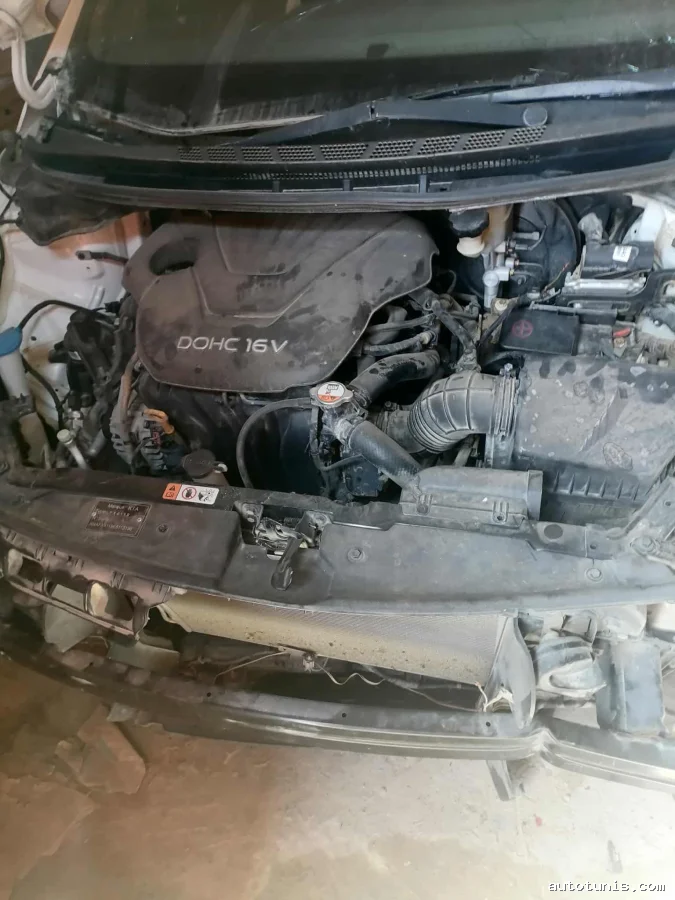 KIA cerato.  2014 accidentée