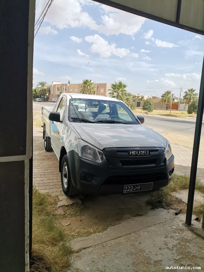 Izuzu D-max, 1ère main